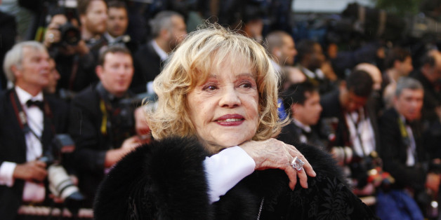 French actress Jeanne Moreau arrives for the screening of the film "Vicky Cristina Barcelona" by U.S. director Woody Allen at the 61st Cannes Film Festival May 17, 2008. REUTERS/Vincent Kessler (FRANCE)
