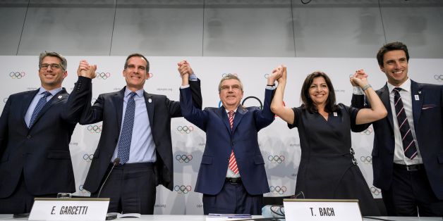 (L-R) Los Angeles 2024 Olympic bid's Chairman Casey Wasserman, Los Angeles' Mayor Eric Garcetti, International Olympic Committee (IOC)'s President German Thomas Bach, Mayor of Paris Anne Hidalgo and Paris 2024 Olympic bid's Co-president Tony Estanguet pose during a press conference following an IOC extraordinary session on July 11, 2017 in Lausanne.The International Olympic Committee agreed to award the 2024 and 2028 Games at the same time, effectively guaranteeing that Paris and Los Angeles wil