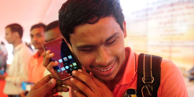 Blind Indian student Parshuram receives a smartphone at a function organized by the India government in Allahabad on September 19, 2016. / AFP / SANJAY KANOJIA (Photo credit should read SANJAY KANOJIA/AFP/Getty Images)