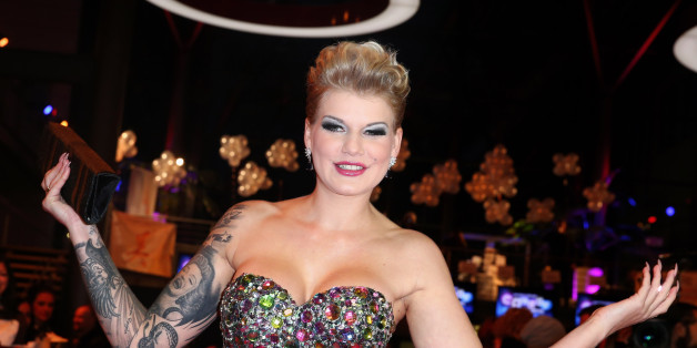 Melanie Müller hetzt gegen Flüchtlinge - und bekommt die Wut ihrer Fans zu spüren
