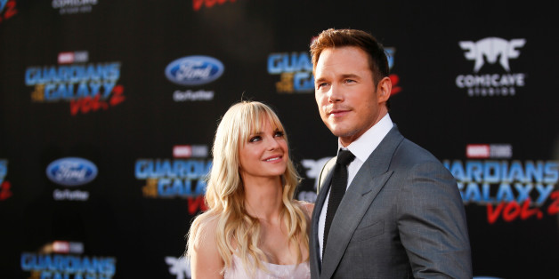 Chris Pratt (R) poses with his wife Anna Faris as they attend a premiere of the film "Guardians of the galaxy, Vol. 2" in London April 24, 2017. REUTERS/Hannah McKay