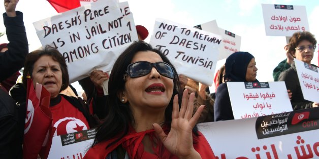 Tunisian women shout slogans during a demonstration outside parliament against allowing Tunisians who joined the ranks of jihadist groups to return to the country, in the capital Tunis on December 24, 2016. / AFP / FETHI BELAID (Photo credit should read FETHI BELAID/AFP/Getty Images)