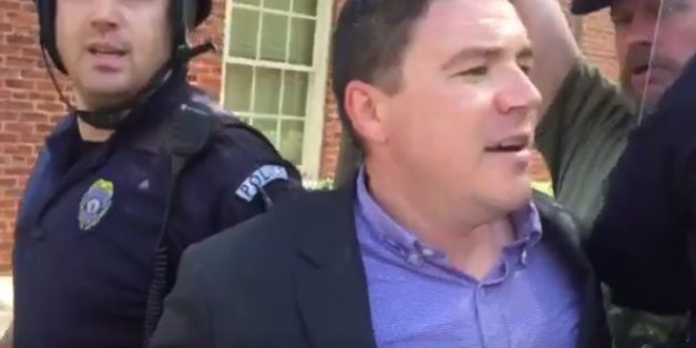 Wieder Tumulte in Charlottesville: Demonstranten jagen Organisator der Neonazi-Demo von der Bühne