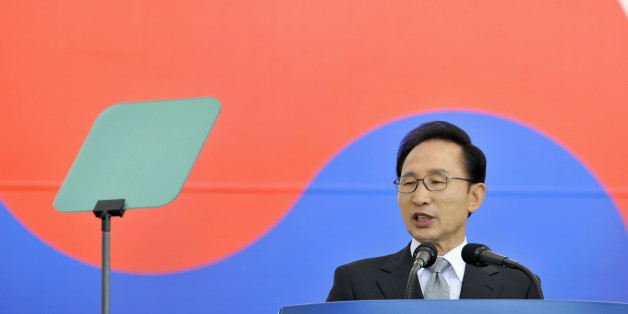 South Korean President Lee Myung-bak delivers a speech during a ceremony to mark the 64th Korea Armed Forces Day, which falls on October 1, at the military headquarters in Gyeryong, about 140 km (87 miles) south of Seoul September 26, 2012. Lee called for building stronger armed forces saying North Korea keeps posing missile and nuclear threats, and regional tensions are escalating over history and sovereignty issues. REUTERS/Jung Yeon-je/Pool (SOUTH KOREA - Tags: POLITICS MILITARY ANNIVERSARY)