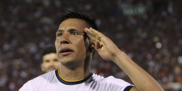 Andres Chavez of Argentina's Boca Juniors salutes after he scored against Paraguay's Cerro Porteno during the Copa Sudamericana 2014 quarterfinals second leg soccer match in Asuncion November 6, 2014. REUTERS/Jorge Adorno (PARAGUAY - Tags: SPORT SOCCER)