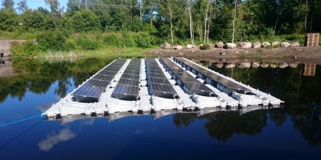 Panneaux solaires flottants installés par Fellah Pro