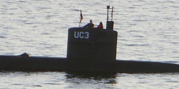 Allegedly Swedish journalist Kim Wall stands next to a man in the tower of the private submarine 'UC3 Nautilus' on August 10, 2017 in Copenhagen Harbor.
Danish police said Sunday they searched a huge DIY submarine that sank last week in the hunt for the missing journalist who had been aboard before it sank, but no body was found. - / AFP PHOTO / Peter THOMPSON (Photo credit should read PETER THOMPSON/AFP/Getty Images)