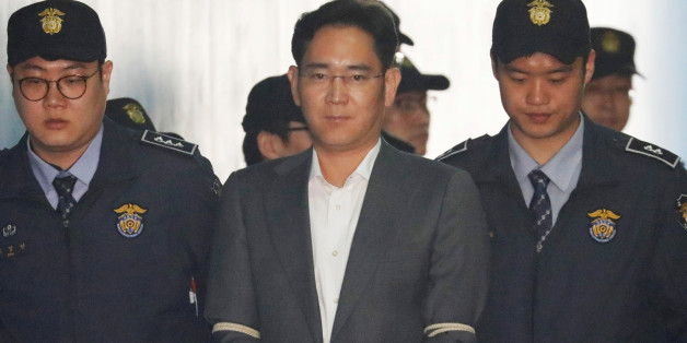 Samsung Group chief Jay Y. Lee arrives at a court in Seoul, South Korea, April 7, 2017. REUTERS/Kim Hong-Ji TPX IMAGES OF THE DAY
