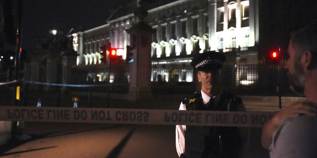 EIL: Polizei nimmt Mann am Buckingham Palace fest - zwei Beamte verletzt (Symbolbild)