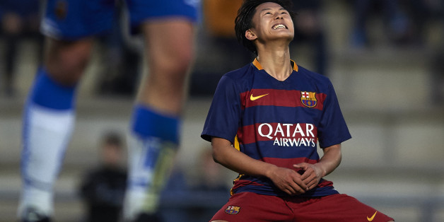 BARCELONA, SPAIN - JANUARY 31: Seung Woo Lee of Barcelona reacts during the match between FC Barcelona U18 and Real Zaragoza U18 at Ciutat Esportiva Joan Gamper on January 31, 2016 in Barcelona, Spain. (Photo by Manuel Queimadelos Alonso/Getty Images)