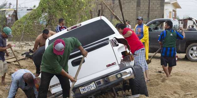 Men attemp to rescue a truck trapped following heavy rains caused by tropical storm Lidia in Los Cabos, Baja California, Mexico on September 1, 2017.
At least four people were killed in the Mexican state of Baja California Sur (northwest) by the passage of tropical storm Lidia, which caused heavy rainfall and severe damage to roads, homes and basic services, the state government said. / AFP PHOTO / FERNANDO CASTILLO (Photo credit should read FERNANDO CASTILLO/AFP/Getty Images)