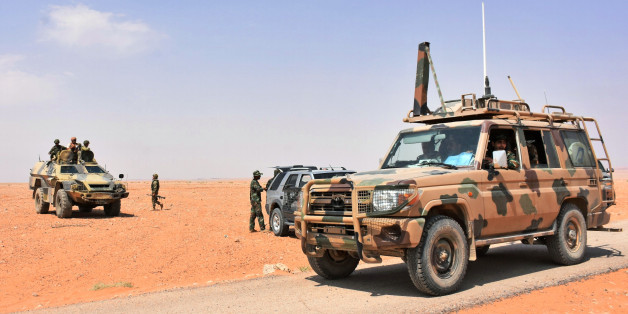 Syrian pro-government forces gather on a road in Bir Qabaqib, more than 40 kilometres west of Deir Ezzor, after taking control of the area on their way to Kobajjep in the ongoing battle against Islamic State (IS) group jihadists on September 4, 2017. Syria's army are fighting the Islamic State group on the edges of Deir Ezzor seeking to break the siege of a government enclave and oust the jihadists from a key stronghold. / AFP PHOTO / George OURFALIAN (Photo credit should read GEORGE OURF