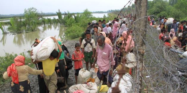 Ethnic minority group Rohingya refugees of Myanmar gather Bangladesh-Myanmar border fence at Maungdaw to cross Bangladesh territory on September 6, 2017. (Photo by Rehman Asad/NurPhoto via Getty Images)