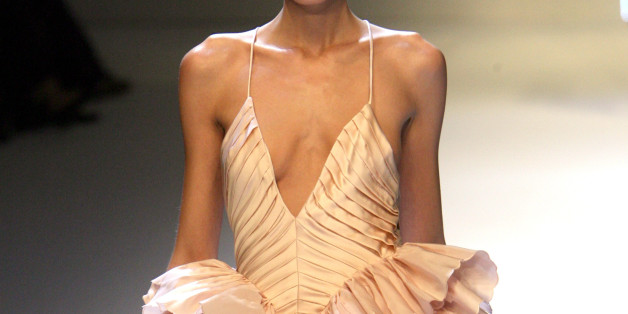 A model presents this creation by Italian designer Valentino for his Spring/Summer 2007 ready-to-wear fashion collection in Paris October 4, 2006. REUTERS/Philippe Wojazer (FRANCE)