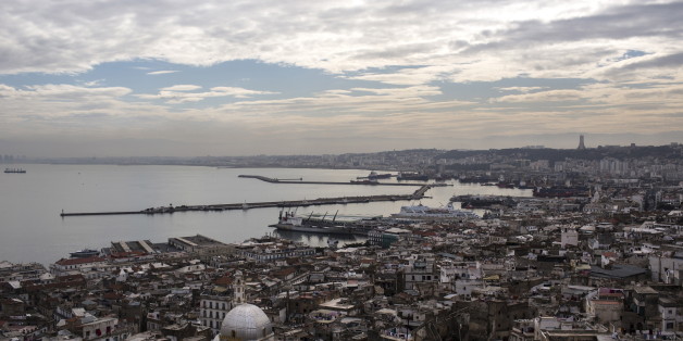 Une vue sur le port d'Alger et la Casbah, photo d'archive