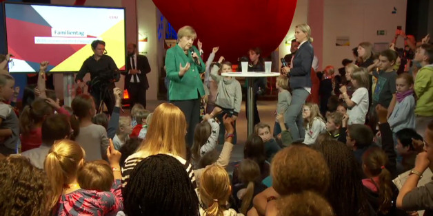 Bei der Kinderpresskonferenz stellte sich Merkel den Fragen der sehr jungen Deutschen.