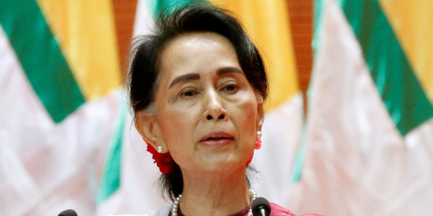 Myanmar State Counselor Aung San Suu Kyi delivers a speech to the nation over Rakhine and Rohingya situation, in Naypyitaw, Myanmar September 19, 2017. REUTERS/Soe Zeya Tun TPX IMAGES OF THE DAY