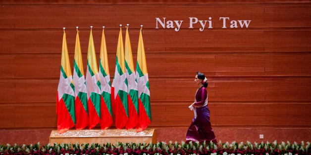 TOPSHOT - Myanmar's State Counsellor Aung San Suu Kyi arrives to deliver a national address in Naypyidaw on September 19, 2017.Myanmar leader Aung San Suu Kyi reached out to the global community on September 19 in a broad appeal for support over a refugee crisis the UN has decried as 'ethnic cleansing', urging outsiders to help her nation unite across religious and ethnic lines and offering a pathway back to the country for some of the Rohingya Muslims forced to flee by army operations. / AFP PH