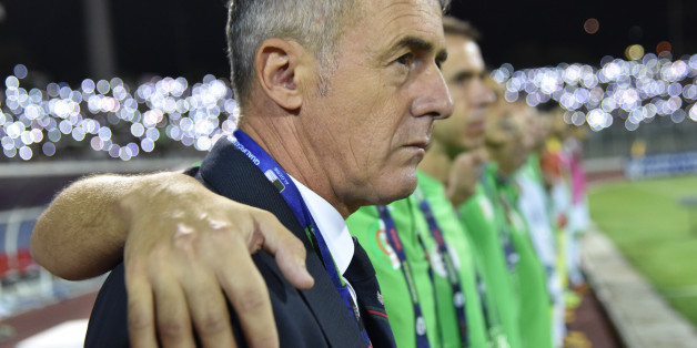 Algeria's coach Lucas Alcaraz watches the FIFA World Cup qualification football match between between Algeria and Zambia at Mohamed-Hamlaoui Stadium in Constantine on September 5, 2017. / AFP PHOTO / RYAD KRAMDI / RYAD KRAMDI (Photo credit should read RYAD KRAMDI/AFP/Getty Images)