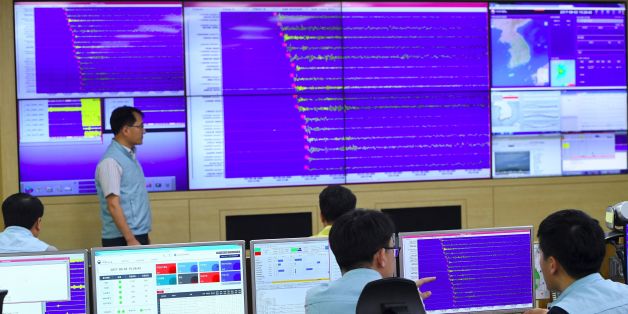 South Korean officials monitor screens showing a graph of seismic waves originating from North Korea, at the Korea Meteorological Administration in Seoul on September 3, 2017.The 'artificial quake' in North Korea on September 3, thought to be its sixth nuclear test, was five to six times more powerful than the tremor from Pyongyang's fifth test, the South's weather agency said. / AFP PHOTO / JUNG Yeon-Je (Photo credit should read JUNG YEON-JE/AFP/Getty Images)