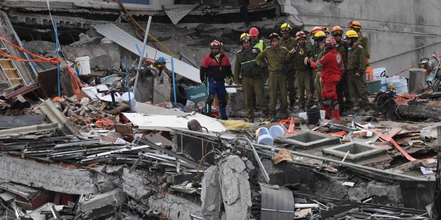 Rescue workers continue to search for survivors in Mexico City on September 23, 2017, four days after the powerful quake that hit central Mexico.In the capital, the quake toppled 39 buildings, mostly in a central area with older construction that is popular with tourists and foreigners living in the city, and also in the south. / AFP PHOTO / PEDRO PARDO (Photo credit should read PEDRO PARDO/AFP/Getty Images)