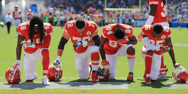CARSON, CA - SEPTEMBER 24: Terrance Smith #48, Eric Fisher #72, Demetrius Harris #84, and Cameron Erving #75 of the Kansas City Chiefs is seen taking a knee before the game against the Los Angeles Chargers at the StubHub Center on September 24, 2017 in Carson, California. (Photo by Sean M. Haffey/Getty Images)