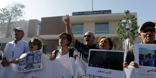 Relatives of the leaders of Morocco's Hirak protest movement shout slogan outside the Casablanca tribunal, Morocco September 12, 2017. REUTERS/Youssef Boudlal