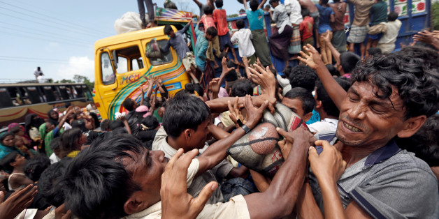 Rohingya refugees scuffle as aid is distributed in Cox's Bazar, Bangladesh, September 23, 2017. REUTERS/Cathal McNaughton TPX IMAGES OF THE DAY