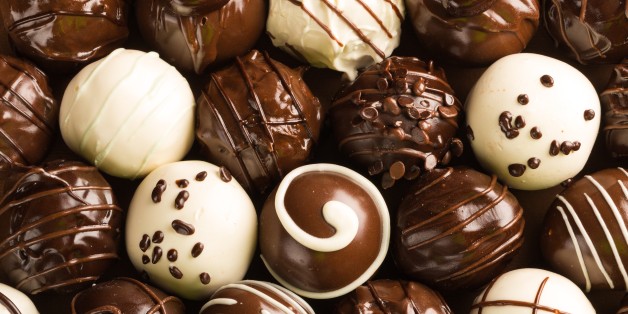 Dark, milk and white chocolate candies / pralines / truffles, assorted