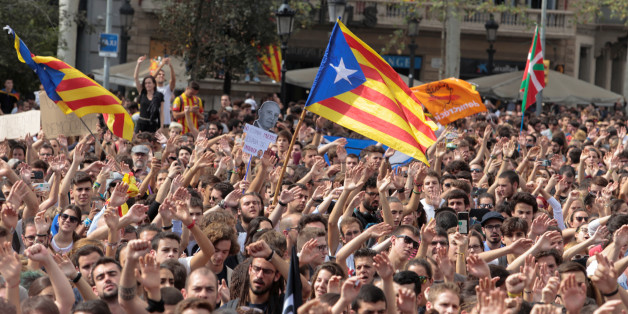 People shout as Esteladas (Catalan separatist flags) flutter during a protest the day after the banned independence referendum in Barcelona, Spain October 2, 2017. REUTERS/Enrique Calvo