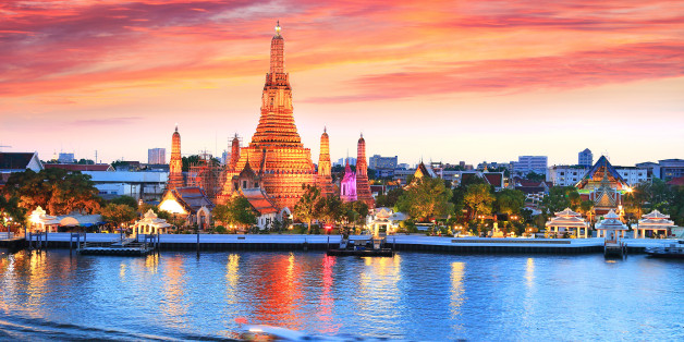 The most spectacular view of watching the iconic Wat Arun during the sunset