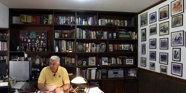 Retired Bolivian General Gary Prado, the man who captured Argentine-born Cuban revolutionary leader Ernesto 'Che' Guevara in the Bolivian jungle a day before he was executed in 1967, offers an interview to AFP at his house in Santa Cruz de la Sierra, Bolivia, on October 2, 2017.Half a century after his death next week on October 9, 2017, Ernesto 'Che' Guevara will be remembered in ceremonies in Cuba and in Bolivia, whose CIA-trained troops sent shockwaves around the world when they executed the