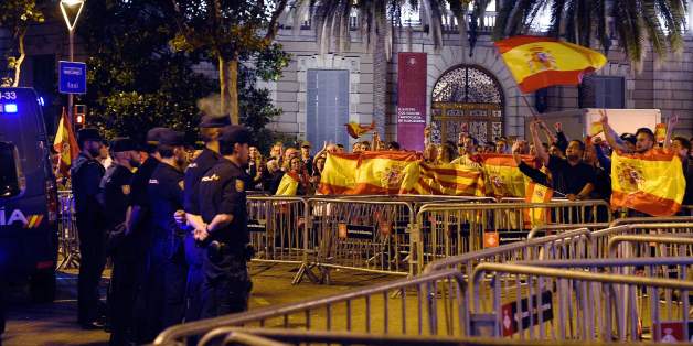 Protesters with Spanish flags shout slogans in favour of Spanish Constitution in front of Spanish National Police officers during a demonstration defending a united Spain on October 4, 2017 in Barcelona.
Catalonia could declare independence on October 9, a regional government source told AFP, as a crisis escalates between Madrid and separatist leaders over an illegal independence referendum. / AFP PHOTO / LLUIS GENE (Photo credit should read LLUIS GENE/AFP/Getty Images)
