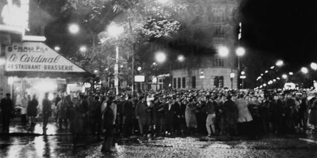 FRANCE - JANUARY 01: Octobre 17Th Demonstartion Against Algerian War In Paris On 1961 (Photo by Keystone-France/Gamma-Keystone via Getty Images)