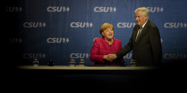 Seehofer und Merkel freuen sich über ihren Deal. (Symbolfoto)