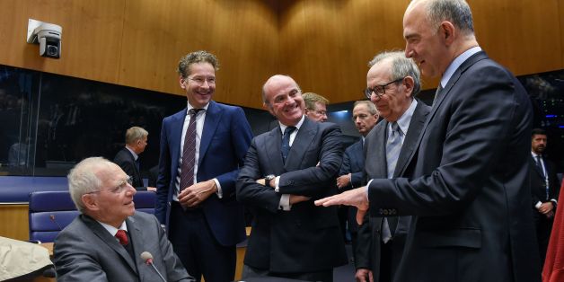 German Finance Minister Wolfgang Schaeuble (L) talks with (From 2ndL) Dutch Finance Minister and President of the Eurogroup, Jeroen Dijsselbloem, Spain's Economy Minister Luis de Guindos , Italian Finance, Pier Carlo Padoan and EU's Economic Affairs Commissioner, Pierre Moscovici during a Eurozone Finance ministers meeting in Luxembourg on October 9, 2017.
German Finance Minister Wolfgang Schaeuble, the warhorse of the debt crisis, attends his final meeting of eurozone ministers on October 9 as variously the most loathed or loved figures in EU politics. / AFP PHOTO / JOHN THYS (Photo credit should read JOHN THYS/AFP/Getty Images)
