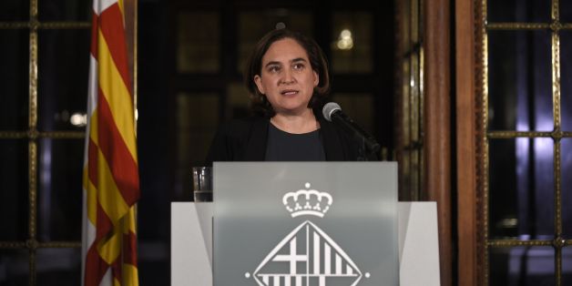 Barcelona mayor Ada Colau delivers a speech at the City Council in Barcelona on October 9, 2017.
Catalan leaders came under intense domestic and international pressure to halt plans to break away from Spain as the clock ticked down to a regional parliamentary session where Catalonia's president could declare independence. / AFP PHOTO / JORGE GUERRERO (Photo credit should read JORGE GUERRERO/AFP/Getty Images)