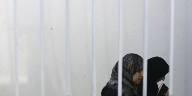 Suspects in the Ansar el Mehdi (Mehdi Partisans) trial arrive at the courthouse in Sale, near Rabat November 22, 2007. 50 Moroccans have been accused of plotting to overthrow the monarchy that has ruled Morocco for almost five centuries and to replace it with an Islamic state. They face up to 30 years in prison if convicted, according to court officials. REUTERS/Rafael Marchante (MOROCCO)