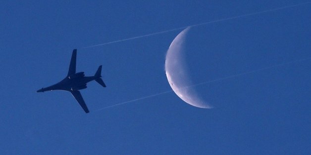 A US Air Force B-1 Lancer bomber flies above the Syrian town of Kobane, also known as Ain al-Arab, on October 18, 2014 as seen from the Turkish border town of Suruc.