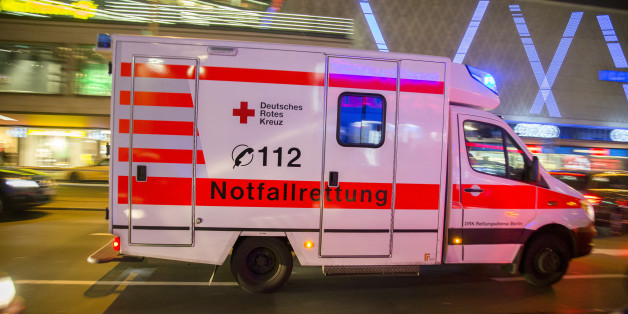 Ein Fremder bot zwei Jugendlichen eine angebliche "Zigarette" an - am Ende landeten sie im Krankenhaus.