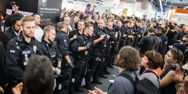 "Nicht reden, sondern sie bekämpfen": Extremismus-Experte übt nach Buchmesse-Ausschreitungen Kritik