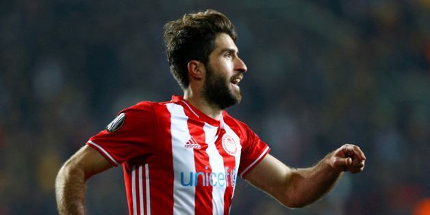Football Soccer - Osmanlispor v Olympiacos - UEFA Europa League Round of 32 Second Leg - Osmanli Stadium, Ankara, Turkey - 23/02/17 Olympiacos' Karim Ansarifard celebrates his goal. REUTERS/Umit Bektas
