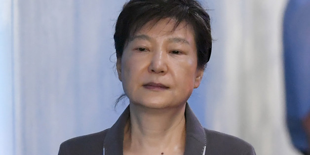 South Korea's ousted president Park Geun-Hye arrives at the Seoul Central District Court in Seoul on August 7, 2017 for her trial over the massive corruption scandal that led to her downfall.
South Korean prosecutors on August 7 demanded the heir to the Samsung empire be jailed for 12 years over his role in the corruption scandal that brought down the country's last president. / AFP PHOTO / JUNG Yeon-Je (Photo credit should read JUNG YEON-JE/AFP/Getty Images)