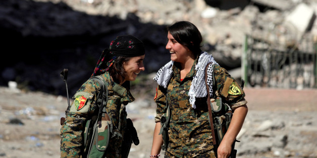 Female fighters from Syrian Democratic Forces (SDF) react in Raqqa, Syria, October 16, 2017. REUTERS/Rodi Said