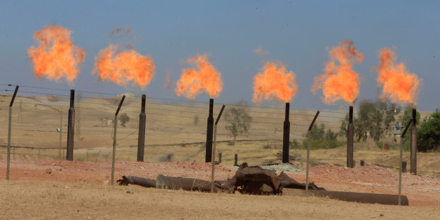 Flames emerge from flare stacks at the oil fields in Dibis area on the outskirts of Kirkuk, Iraq October 17, 2017. REUTERS/Alaa Al-Marjani