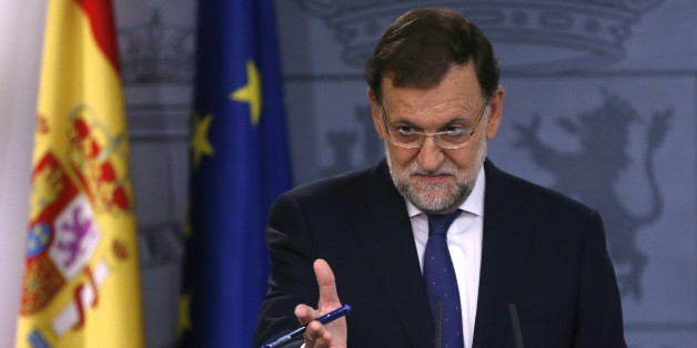 Spain's Prime Minister Mariano Rajoy gestures during a news conference at Moncloa Palace in Madrid, Spain, September 28, 2015. Rajoy said on Monday he was ready to collaborate with the next Catalan government and hold talks on a wide range of issues but always "within the law." Catalan separatists said they had won a mandate to move forward with independence and called on the government on Monday to accept a democratic referendum on the issue. REUTERS/Juan Medina TPX IMAGES OF THE DAY