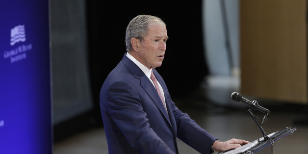 "Wir sind anfällig für Lügenmärchen": Ex-Präsident Bush zerlegt in Rede Donald Trump
