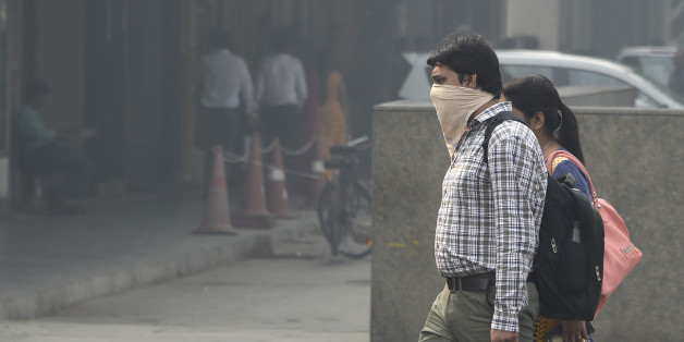An Indian pedestrian protects his face in heavy smog in New Delhi on October 20, 2017 the day after the Diwali Festival.New Delhi was shrouded in a thick blanket of toxic smog a day after millions of Indians lit firecrackers to mark the Diwali Festival. / AFP PHOTO / DOMINIQUE FAGET (Photo credit should read DOMINIQUE FAGET/AFP/Getty Images)