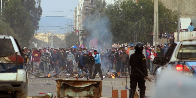 Tunisian protesters clash with security forces in the central town of Kasserine on January 21, 2016.
Fresh protests over unemployment and poverty in central Tunisia have raised fears of growing social unrest five years after the country's revolution ignited by similar grievances. / AFP / MOHAMED KHALIL (Photo credit should read MOHAMED KHALIL/AFP/Getty Images)