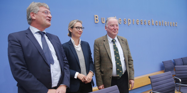 Joerg Meuthen (L), leader of the anti-immigration party Alternative fuer Deutschland (AfD) poses next to top candidates Alice Weidel and Alexander Gauland (R) at the end of a news conference in Berlin, Germany, September 25, 2017. REUTERS/Wolfgang Rattay